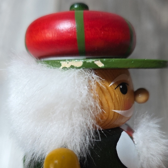 Kirkland Signature | 6" Wood Golfer Christmas Nutcracker Decoration - Picture 6 of 7